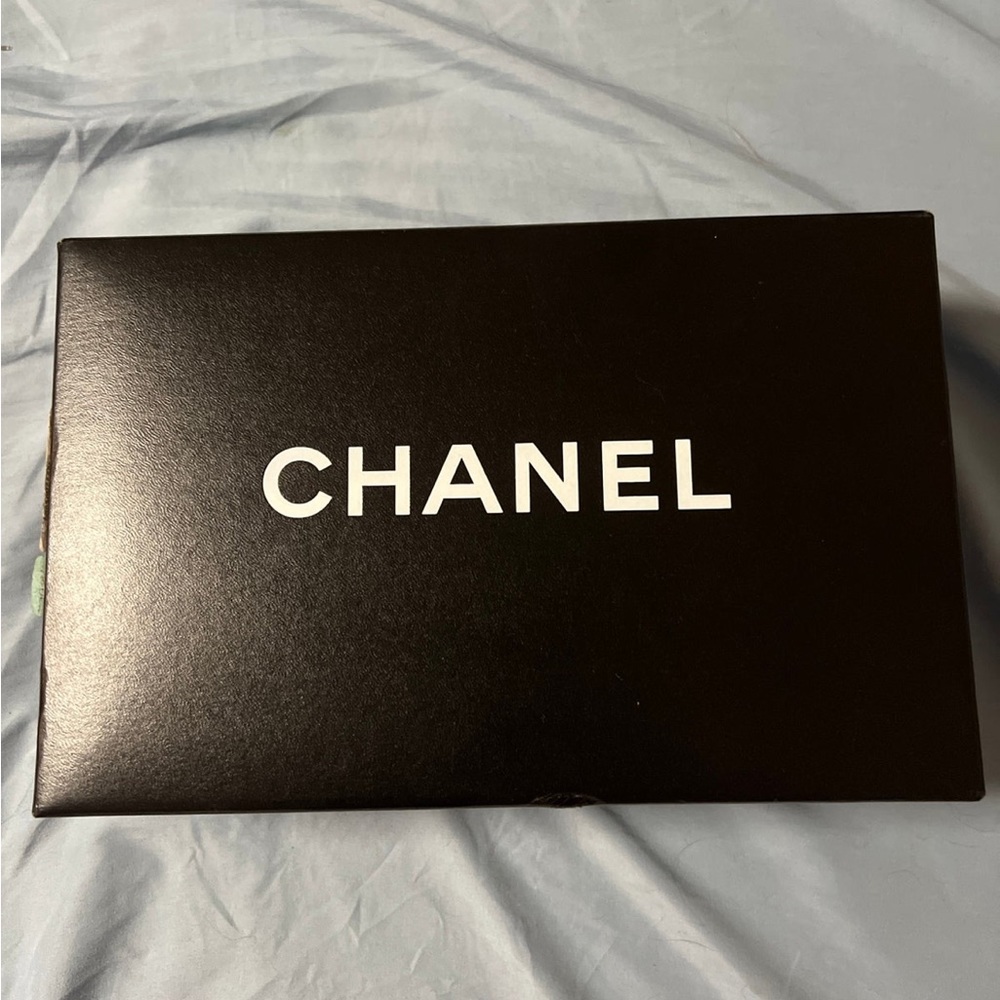 EUC Chanel crossbody